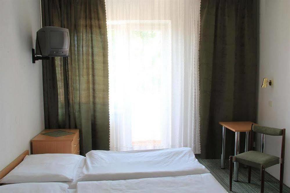 Hotel Turist Pressburg Exterior foto